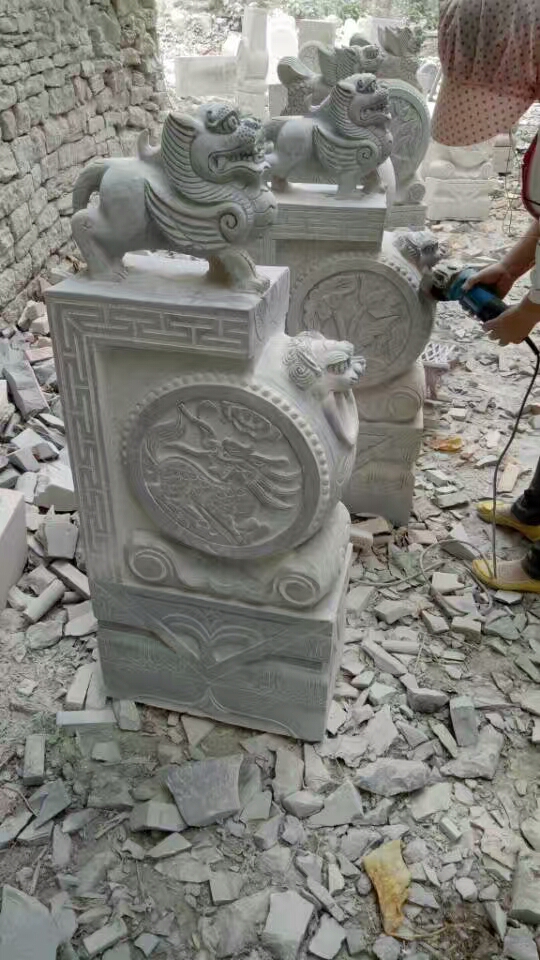 青石抱鼓石